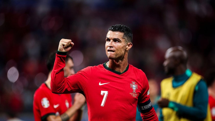 体育CBA即将重燃战火 省体育中心篮球馆排起购票长龙